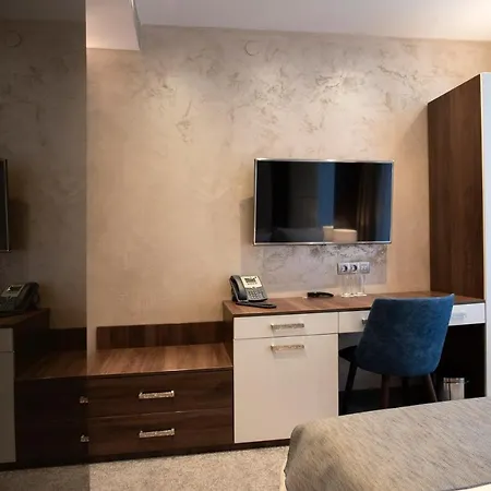 Family Business Club Hotel 3*