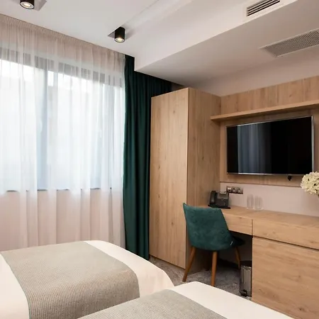 Family Business Club Hotel 3*