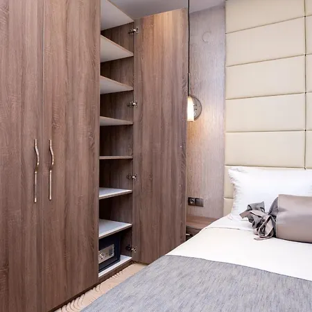 Hotel Family Business Club